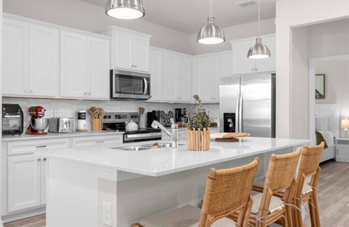 Four Corners House | 5 Bedrooms/4 Bathrooms/Windsor Cay (1265 ER)