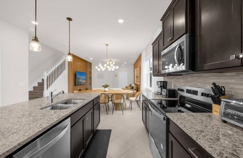 Four Corners House | 5 Bedrooms/5.5 Bathrooms/Windsor Cay (15948CC)