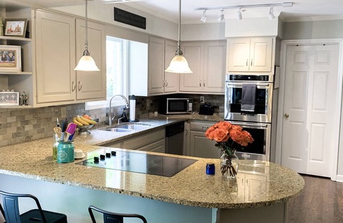 Athens House | 5 Bedrooms just Minutes from UGA stadium!