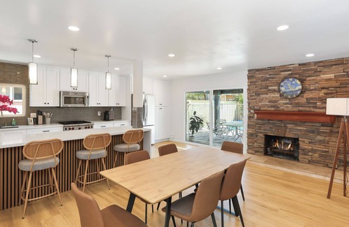 Buena Park House | 5 Bedrooms Remodeled Home Near Knott’s and Disneyland with Pool
