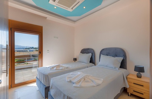Ierapetra Villa | 5-Bedrooms Villa with Private Pool