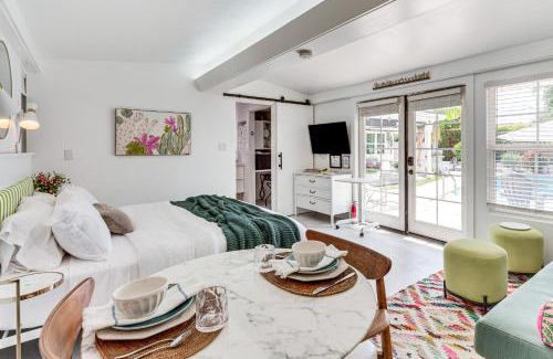 Palm Desert Apartment | 5 Blocks to El Paseo Palm Desert Casita with Pool