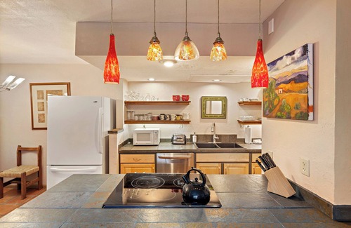 Northeast Santa Fe Hotel | 5 Blocks To Santa Fe Plaza, Kitchen, Washer/Dryer Combo, Fireplace, Pool Access, Scenic Trails