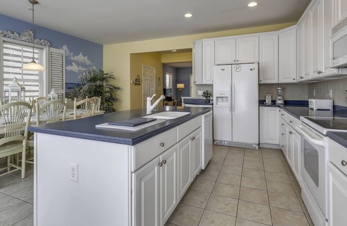 Sunset Island House | 5 BR 3.5 Bath Townhouse In Sunset Island, a community with Ammenties Galore!