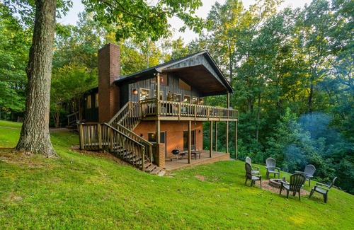 Sparta House | 5 BR, 3 King Beds, Fire Pit, Hot Tub, Game room! Amazing Year Round Lake View!