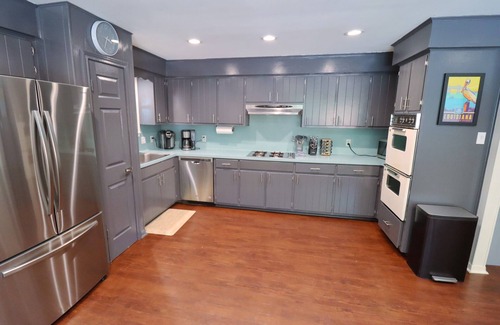 Highlands - Perkins House | 5 BR Highland House! 20 Minute walk to Tiger Stadium! Level 2 EV Charger!