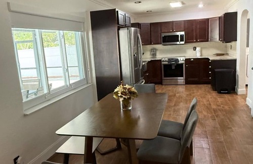Cypress Gardens House | 5 BR home with large patio, pool & outdoor family fun - 7 mins to LEGOLAND!