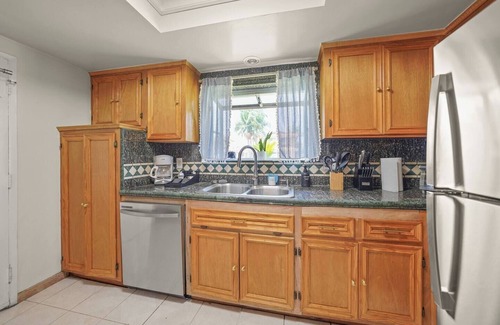 Norwalk House | 5 BR Jacuzzi |12 mins to Disney | Knotts | Beach