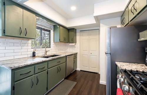 Kachina Village House | 5 BR Wooded Oasis, Hot Tub, Chic Design, Fenced for Pets, Grill, Sleeps 14,