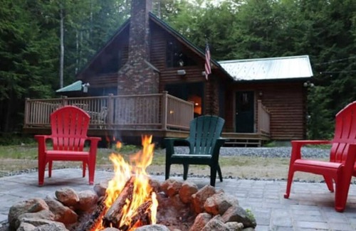 Bridgton House | 5 BRD Log Cabin close to lake, skiing and snowmobile trails