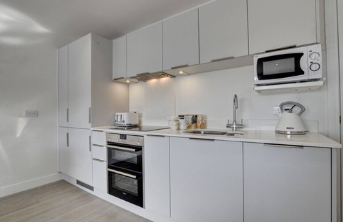 Mortehoe Apartment | 5 Byron Apartments - Three Bedroom Apartment, Sleeps 5