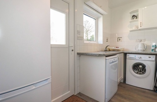 Playing Place Cottage | 5 CARLYON ROAD, pet friendly, with open fire in Playing Place