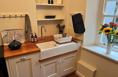 Lancaster House | 5 CASTLE HILL, family friendly, with a garden in Lancaster
