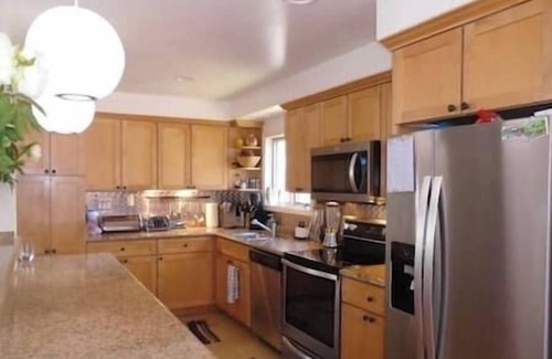 Aspen House | 5 Cheerful Spacious Home, Near Town, Views!