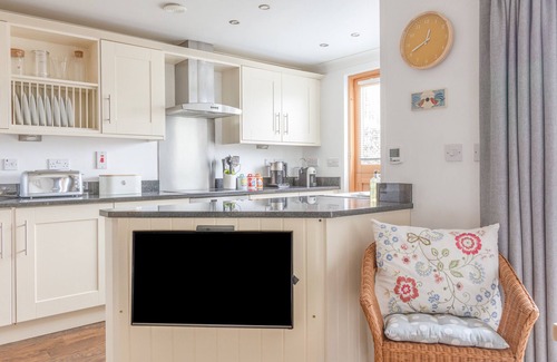 Bugford Cottage | 5 COURT COTTAGE, HILLFIELD VILLAGE, family friendly in Dartmouth
