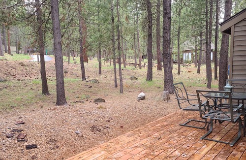 Sunriver Cabin | 5 East Butte-Sunriver, Oregon: BBQ, WiFi, SHARC Aquatics, Tubing Hill, Mt. Bachelor, Golf, Deschutes River, Tennis, Bike Paths