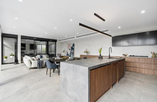 Balwyn North House | 5 Ensuite Luxury Holiday House Balwyn North
