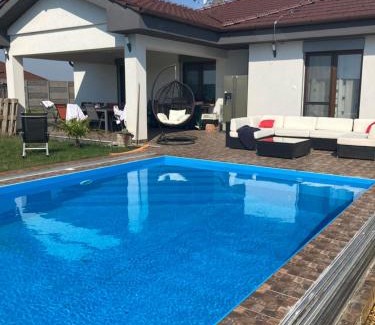 Topolniky House | 5 izbový samostatný stojaci rodinný dom s podkrovím a veľkou záhradou so sezónnym bazénom, celoročnou saunou a vírivkou, privátny wellness