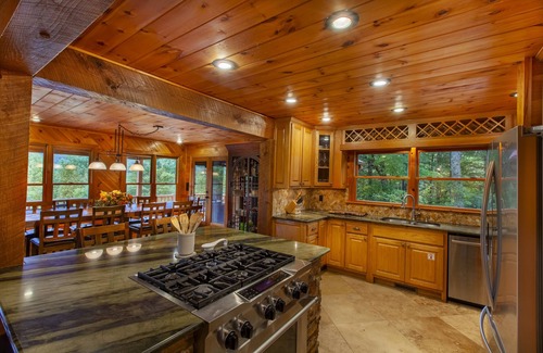 Dial Cabin | 5 King Suite Cabin – Mountain Views, Creek Access & Hot Tub