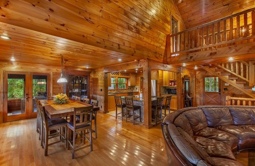 Dial Cabin | 5 King Suite Cabin – Mountain Views, Creek Access & Hot Tub