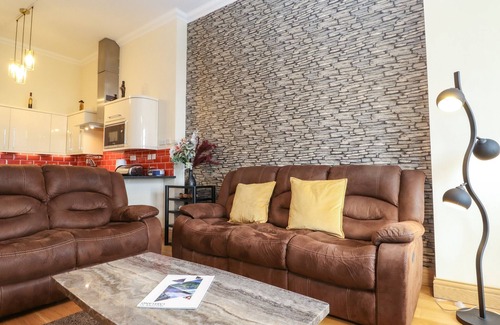 Thornthwaite Cottage | 5 LADSTOCK HALL, character holiday cottage, with a garden in Keswick