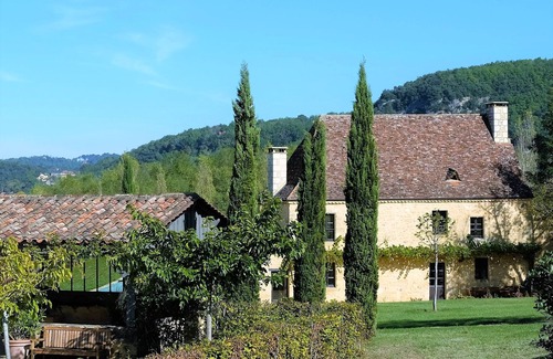 Vezac House | 5* listed property Panoramic view of the 4 Châteaux, swimming pool and petanque area