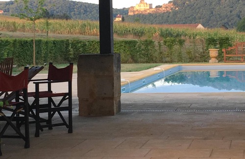 Vezac House | 5* listed property Panoramic view of the 4 Châteaux, swimming pool and petanque area