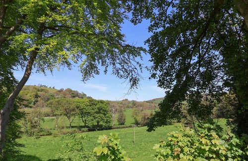 Llanfair Talhaiarn Cottage | 5 LLYS DOLHAIARN, pet friendly, with a garden in Llanfair Talhaiarn
