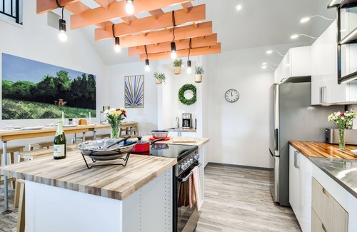 Jefferson City Apartment | 5 ★ LUXURY BARNDO-2B FARM STAY SLEEPS 14 EUROPEAN STYLE