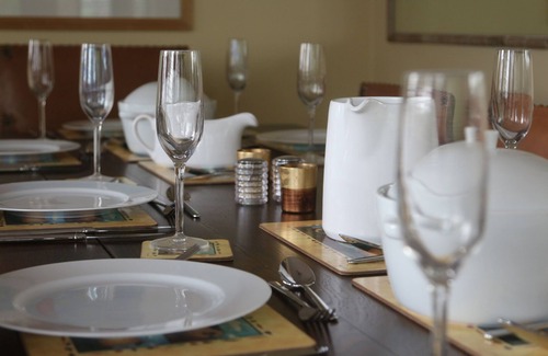 Hinton House | 5* Luxury Cotswolds Family Home with INDOOR Heated private swimming pool & sauna