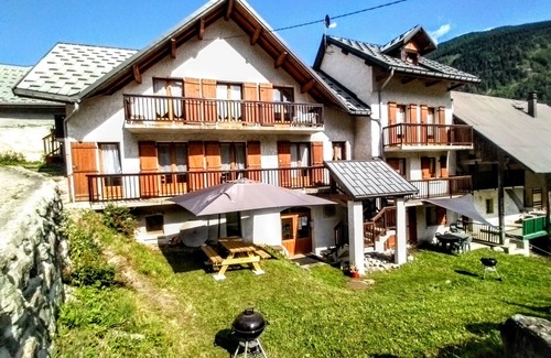 Saint-Colomban-des-Villards Apartment | 5 minutes from the Sybelles ski area! Fully equipped apartment with a view.