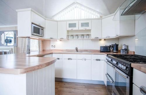 Llanddowror Apartment | 5 Manor Lodge - 2 Bedroom Lodge - Pendine