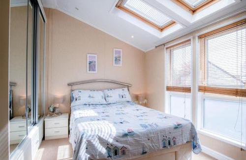 Llanddowror Apartment | 5 Manor Lodge - 2 Bedroom Lodge - Pendine