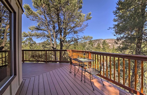 Big Bear Cottage | 5 Mi to Big Bear Mtn Resort: Cozy Cabin w/Deck