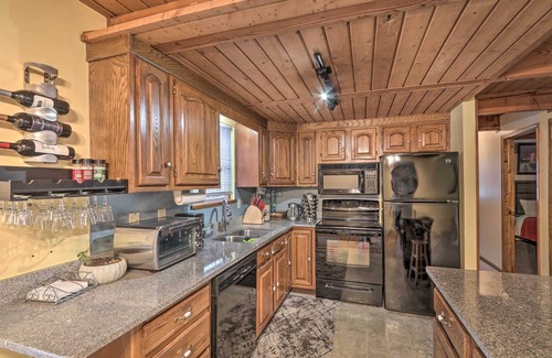 Henryville House | 5 Mi to Camelback: Henryville Home w/Hot Tub!