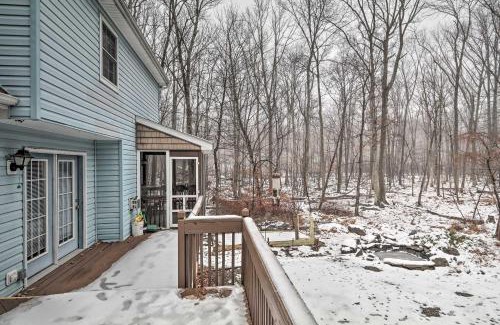 Henryville House | 5 Mi to Camelback Henryville Home with Hot Tub!