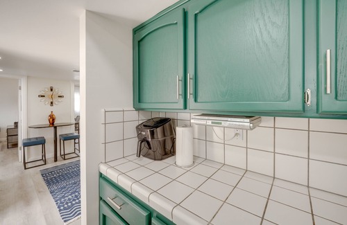 Bakersfield Apartment | ~ 5 Mi to Downtown: Chic Bakersfield Apartment!