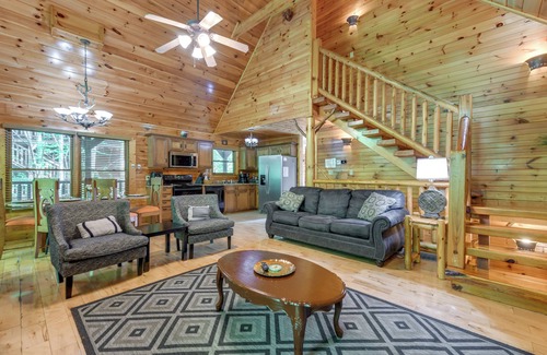 Hemlock Hills Cabin | 5 Mi to Dtwn: Gatlinburg Cabin w/Hot Tub!