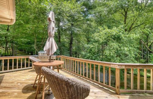 Hiawassee House | 5 Mi to Dtwn Hiawassee Creek-Front Home with Deck