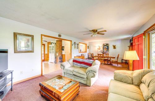 Waynesville House | 5 Mi to Lake Junaluska Mtn Haven with Deck!