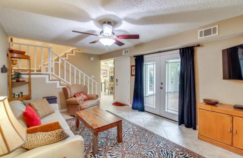 Gulf Breeze House | 5 Mi to Pensacola Beach Townhome with Yard!