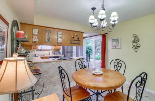 Gulf Breeze House | 5 Mi to Pensacola Beach Townhome with Yard!