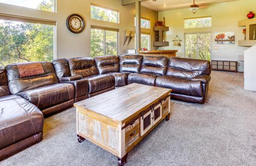 Wolf Creek House | 5 Mi to Powder Mtn Multi-Level Charmer with Hot Tub