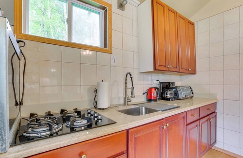 Mongaup Valley Cabin | 5 Mi to Swinging Bridge Reservoir: Cabin w/Pool!