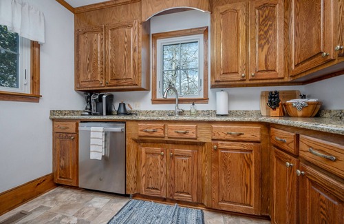 Columbus House | 5 Miles from TIEC!