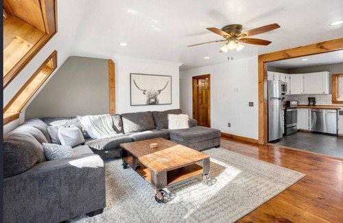 Killington Ski Chalet | 5 min Ski - 1 min Nightlife - Hot Tub - Arcade - Fires