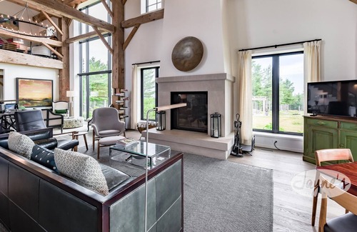 The Blue Mountains House | 5 Min to Georgian Peaks! Breathtaking 5bdrm 5bath Converted Barn - Blue Mtn!