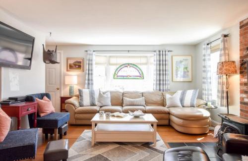Wellfleet House | 5 Min to Beach Yard w Fire Pit