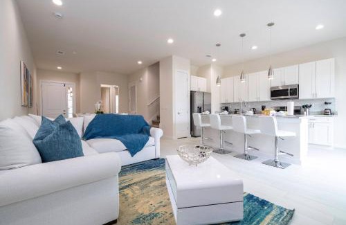 West Kissimmee House | 5 min to Disney NEW Upscale 5 Suites Villa