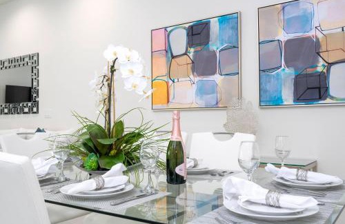 West Kissimmee House | 5 min to Disney NEW Upscale 5 Suites Villa